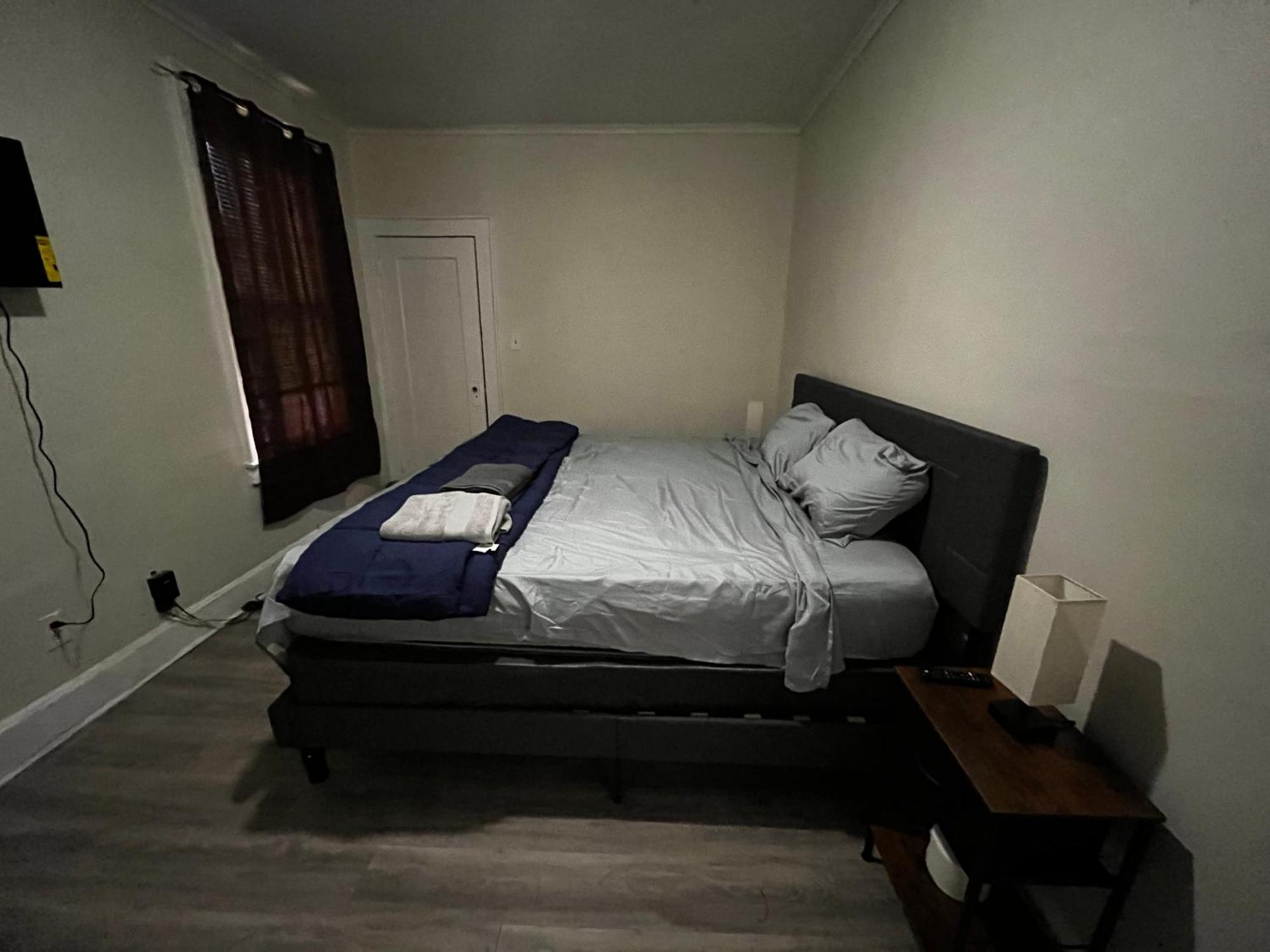 Spacious Cozy Private Room Newark Exterior photo