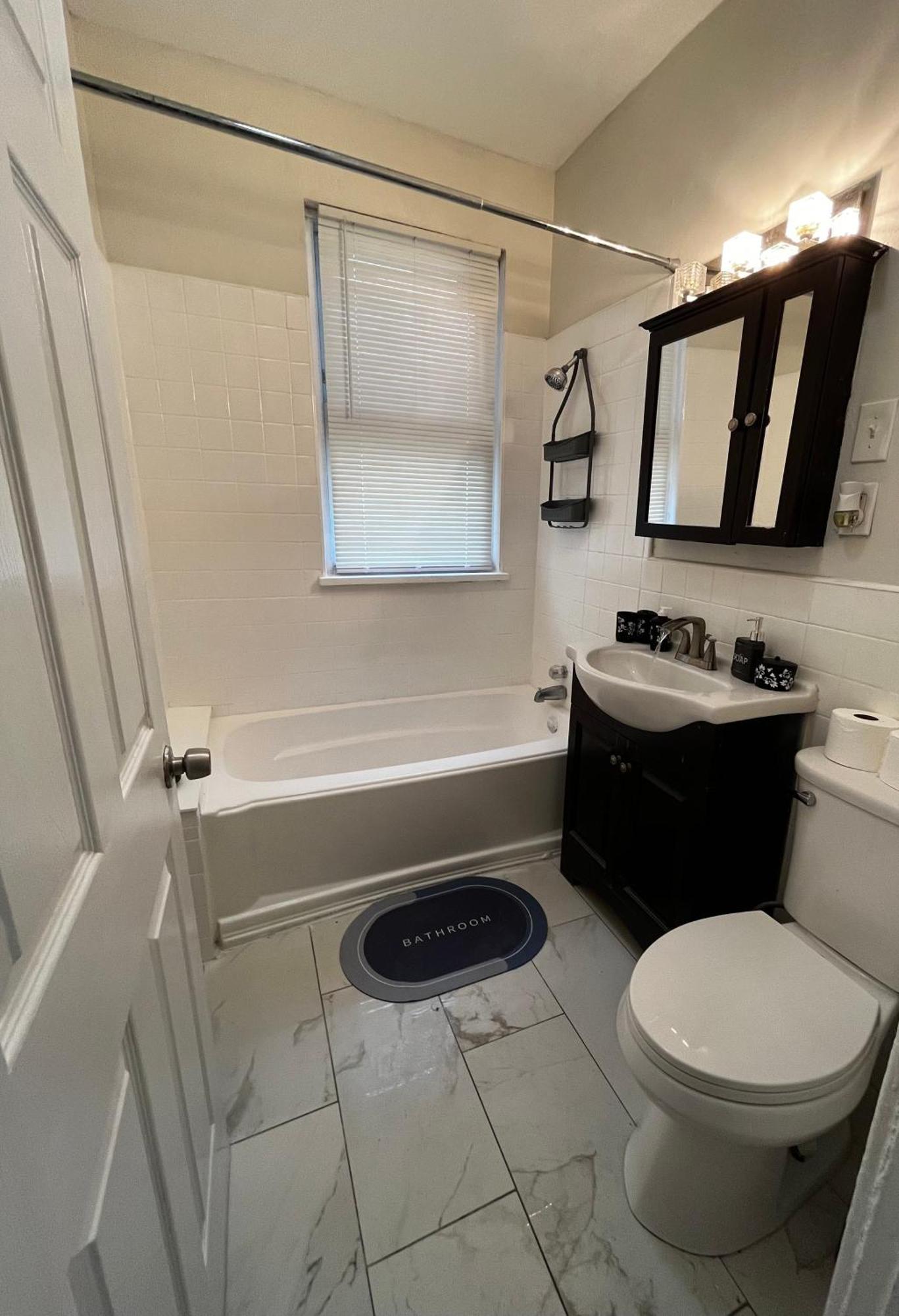 Spacious Cozy Private Room Newark Exterior photo